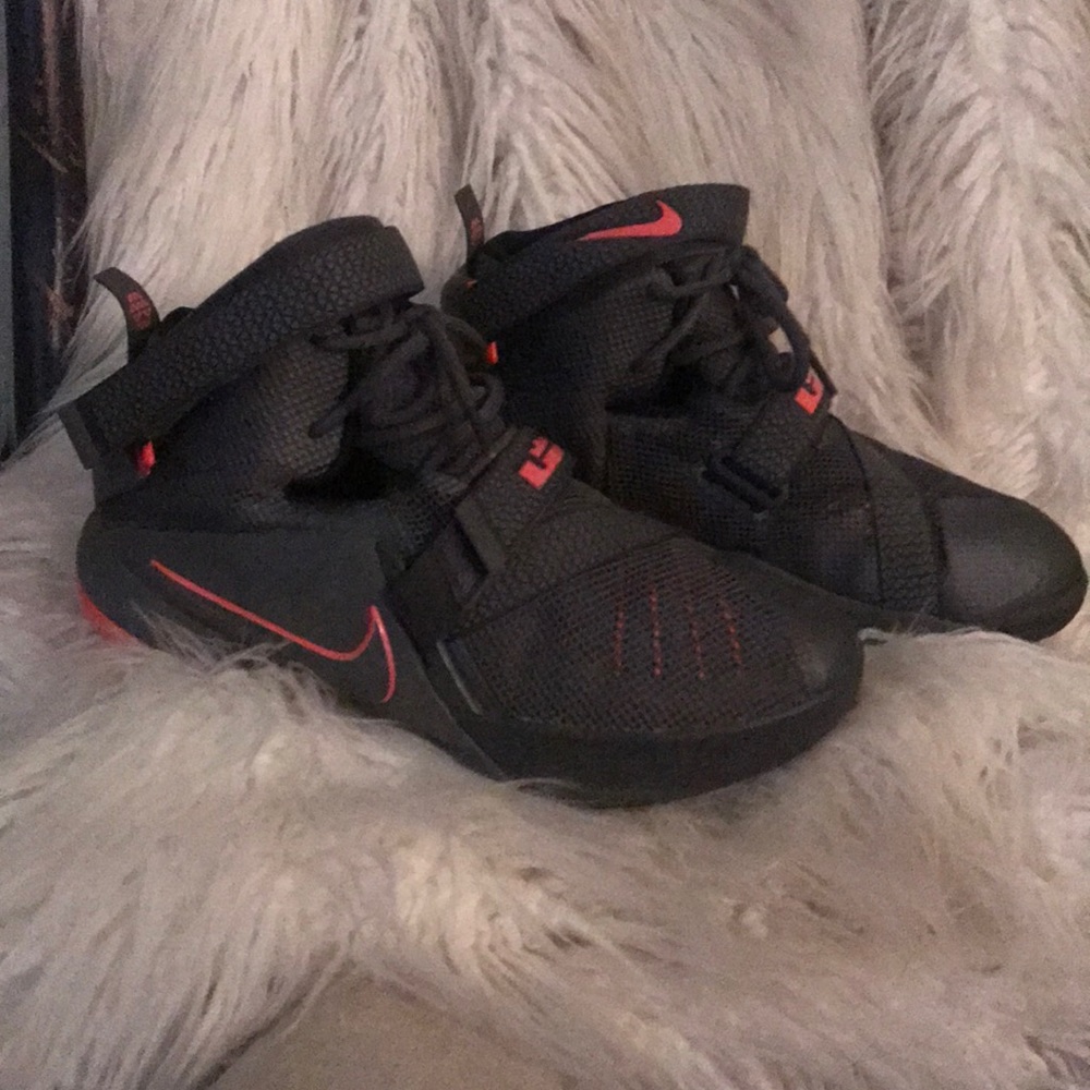 Lebron James 2015 basketball shoes